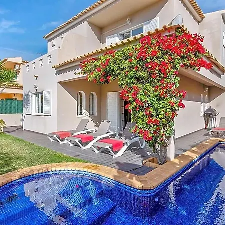 Sleeps 6 With Pool And Air Con 别墅