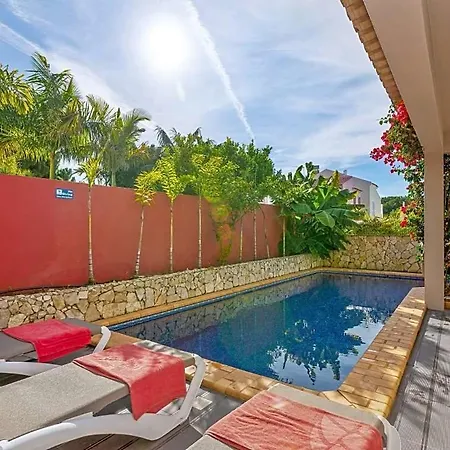 Sleeps 6 With Pool And Air Con 别墅 维拉摩拉