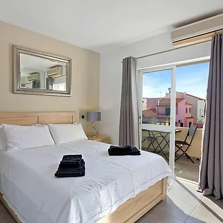 别墅 Sleeps 6 With Pool And Air Con