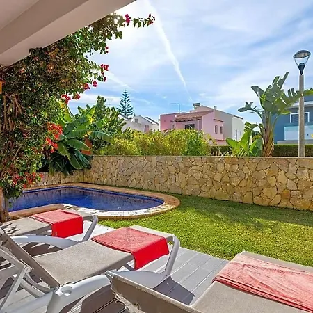 Sleeps 6 With Pool And Air Con *