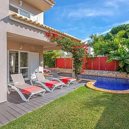 Sleeps 6 With Pool And Air Con