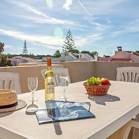 Sleeps 6 With Pool And Air Con Villa