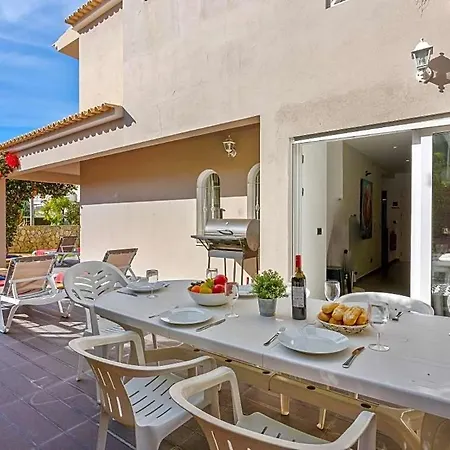 Sleeps 6 With Pool And Air Con Villa Vilamoura