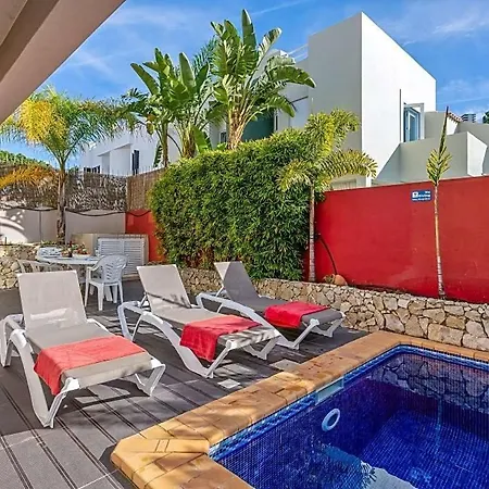 Sleeps 6 With Pool And Air Con *