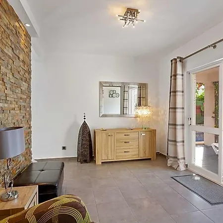 Villa Sleeps 6 With Pool And Air Con Vilamoura